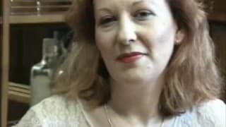 Znudzona pani domu kręci pierwszego pornola