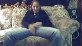 Amatorka zabawia się przed kamerką internetową