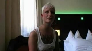 Wytatuowana suka wyjebana w hotelowym pokoju