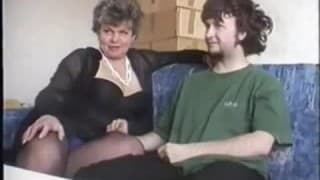 Duże cycki, Wytrysk na twarz, Brunetki, Starsza i młody