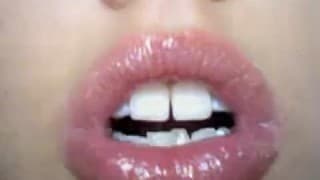 Suka wypina dupę w stronę kamerki internetowej