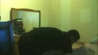 Obciąga chłopakowi kutasa aż do wytrysku