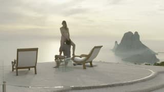 Para młodych pieprzy się nad morzem