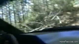 Młoda parka jedzie na seks wycieczkę