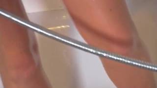 Przyjemna masturbacja pod prysznicem