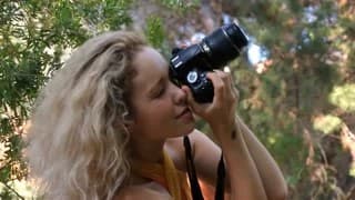 Fotografka korzysta z łona natury i własnego