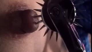 Azjatka nawet nie potrafi ruszyć palcem