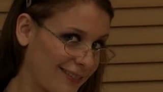 Uczennica zabawia się seks zabawkami