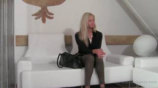 Jennifer zostanie mocno zerżnięta przed kamerą