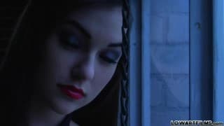 Trzy palce w cipie Sasha'y