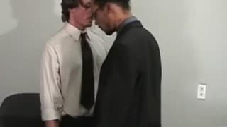 Biurowe jebanie dwóch gejów ze spustem