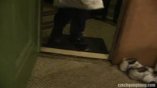 Kurwy ruchane przez 100 factów Kurwy ruchane przez 100 factów