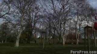 Cindy ściera spermę z twarzy