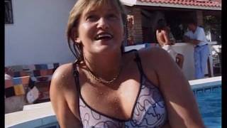 Brandy jebana przy basenie w dwa ognie