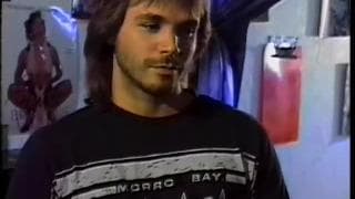 Dwóch napalonych gejów robi sobie loda i anal