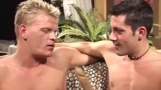 Casting do gejowkiego porno z brunetem i blondynem