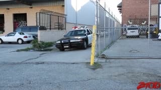 Lola Foxx jebana na czerwonej kanapie