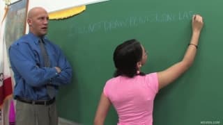 Kandi Milan obciąga chuja nauczycielowi