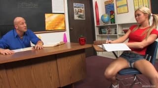 Crista Moore napalona studentka z dużym cycem