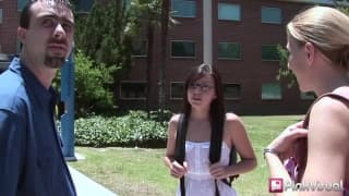 Melanie Scott i para przyjaciół w trio