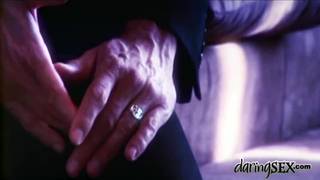 Uwodzicielski trójkąt z Donną Bell