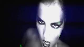 Cycata Jasmine Black wije się jak suka na rurze