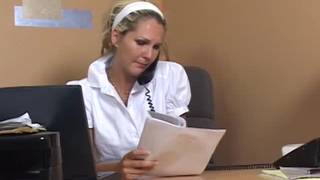 Heidi Brooks to napalona blond szefowa