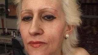 Babcia najpierw wyjebana, a potem wygolona