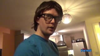 Sara Knight obciąga dopóki nie poczuje płyn