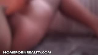 Najpierw masturbacja dildo, a potem seks