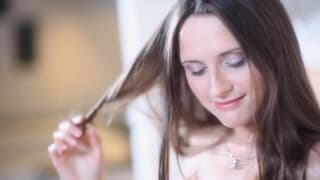 Dina -młoda dziwka z delikatną skórą