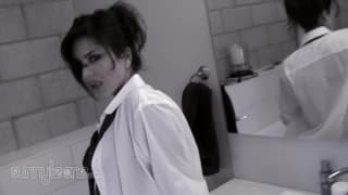 Podniecające pieszczoty Sunny Leone