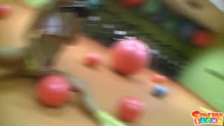 Blondynka masturbuje się i filmuje to!