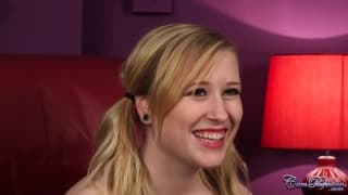 Smaczne spotkanie z młodą blondynką