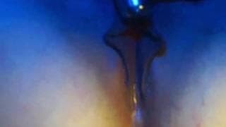 Kurwa doprowadza się do wytrysku przed kamerą