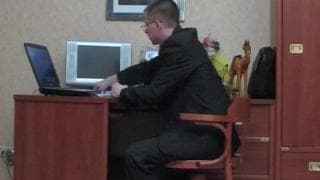 Kierownik ma sekretarkę-transwestytę