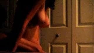 Jedzie na jego chuju po wielki orgazm!