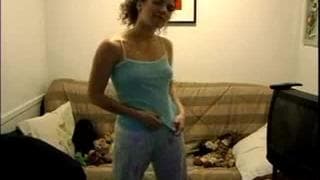 Rozbieranka przed kamerą - streptease