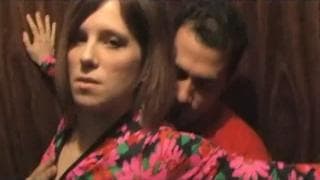 Ładna dziwka chce się rżnąć w seks shopie