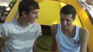 Jebanie dwóch gejów na łonie natury