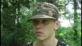 Dwóch żołnierzy podczas misji jebania