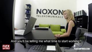 Blondynka przyszła na rozmowę o pracę