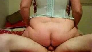 Dojrzała żona z dużą dupą na chuju męża