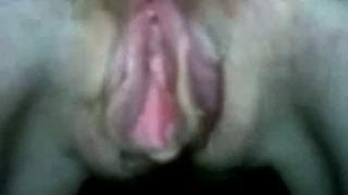 Piękna bardzo mokra i owłosiona pizda