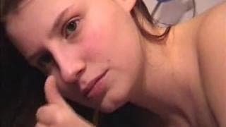 Rudowłosa nastolatka jest ciekawska!