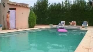 Seks na basenie jest odświeżający!