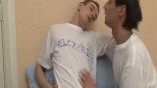 Sperma z ust do ust-oni to kochają! Sperma z ust do ust-oni to kochają!