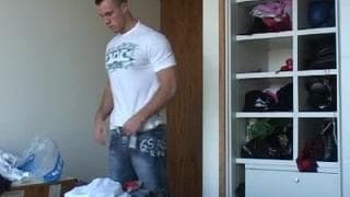 Masturbacja umięśnionego po jacuzzi