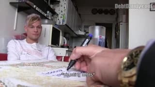 Blondynek gej uprawia płatny seks