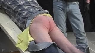 Zdominowany przez zamaskowanego geja